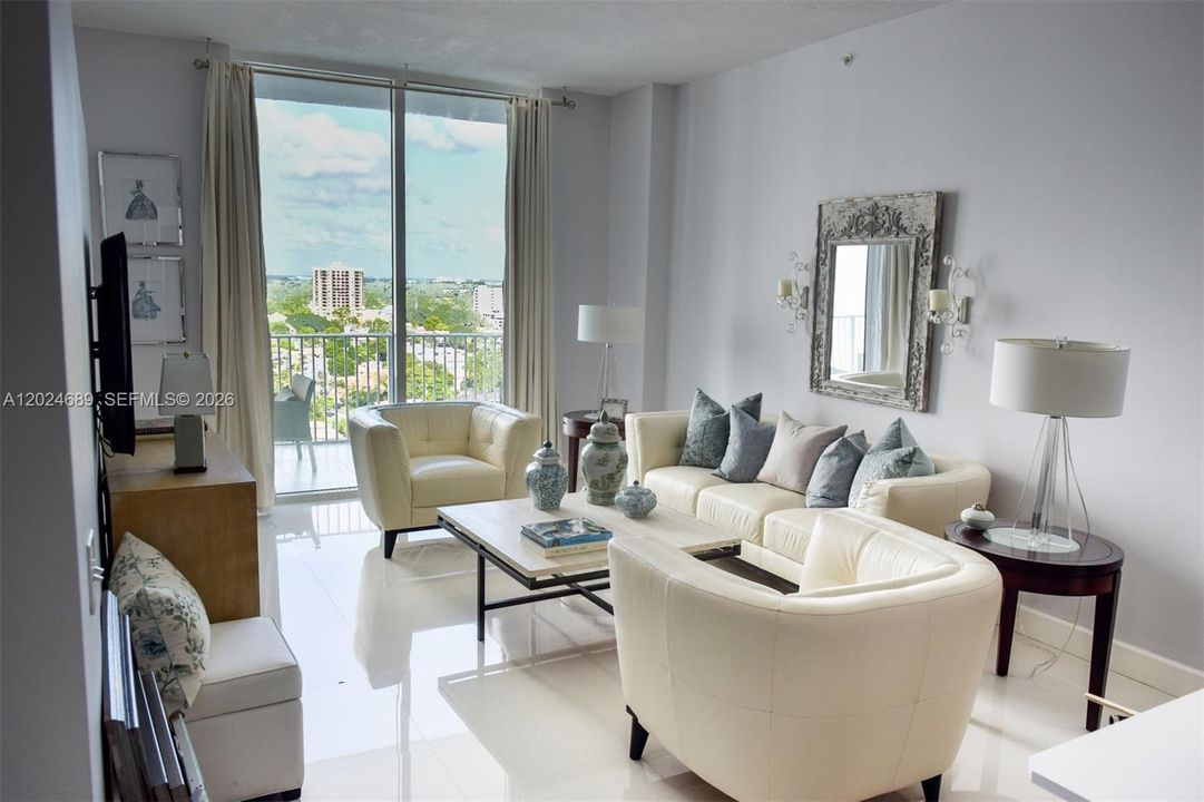 For Sale: $399,900 (1 beds, 1 baths, 700 Square Feet)