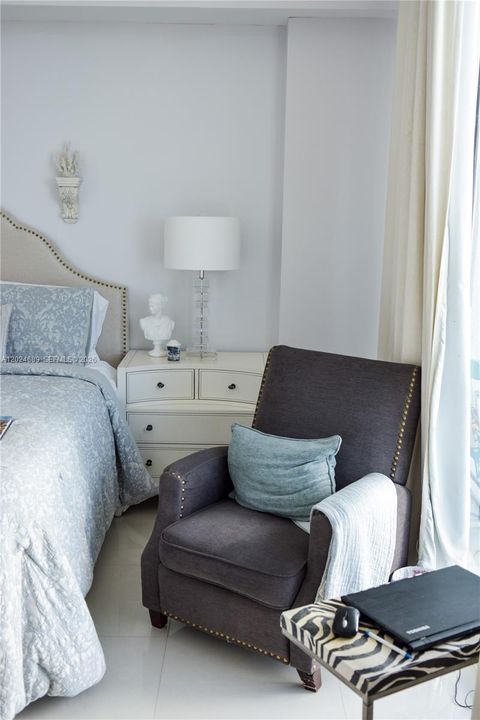 For Sale: $399,900 (1 beds, 1 baths, 700 Square Feet)
