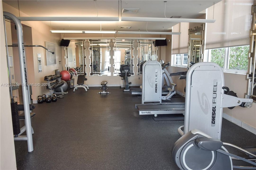 For Sale: $399,900 (1 beds, 1 baths, 700 Square Feet)