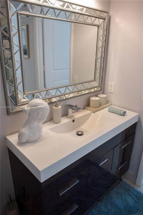 For Sale: $399,900 (1 beds, 1 baths, 700 Square Feet)
