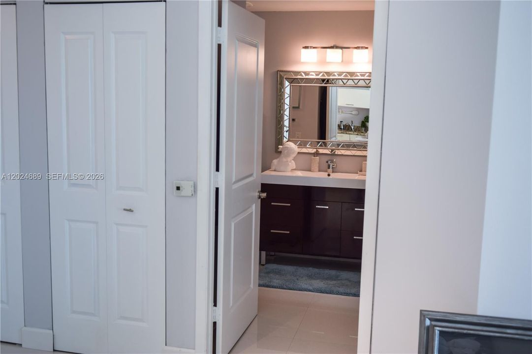 For Sale: $399,900 (1 beds, 1 baths, 700 Square Feet)