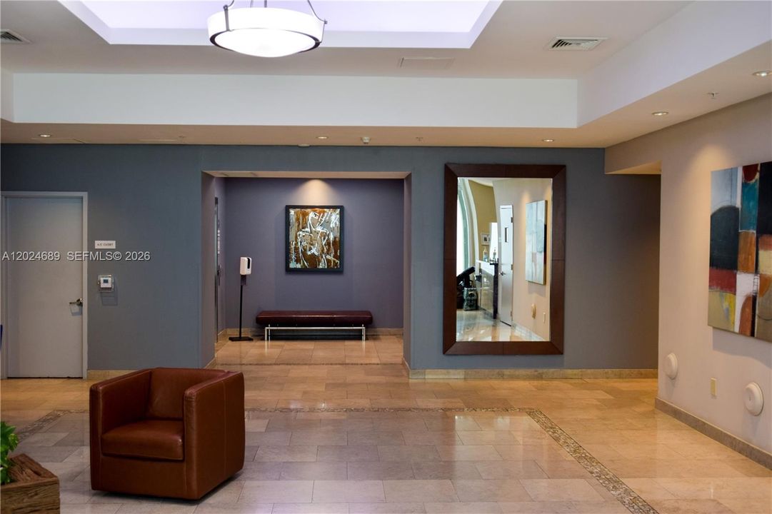 For Sale: $399,900 (1 beds, 1 baths, 700 Square Feet)