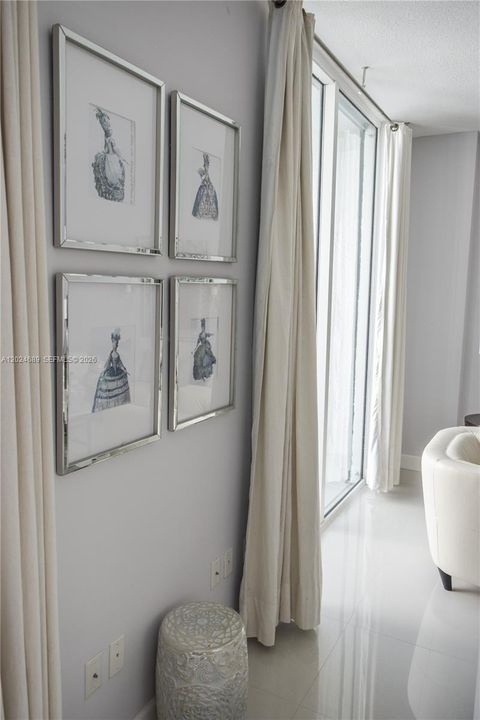 For Sale: $399,900 (1 beds, 1 baths, 700 Square Feet)