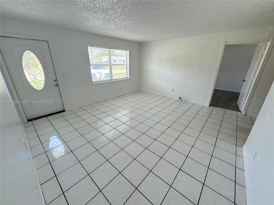 В аренду: $2,495 (3 спален, 1 ванн, 1284 Квадратных фут)