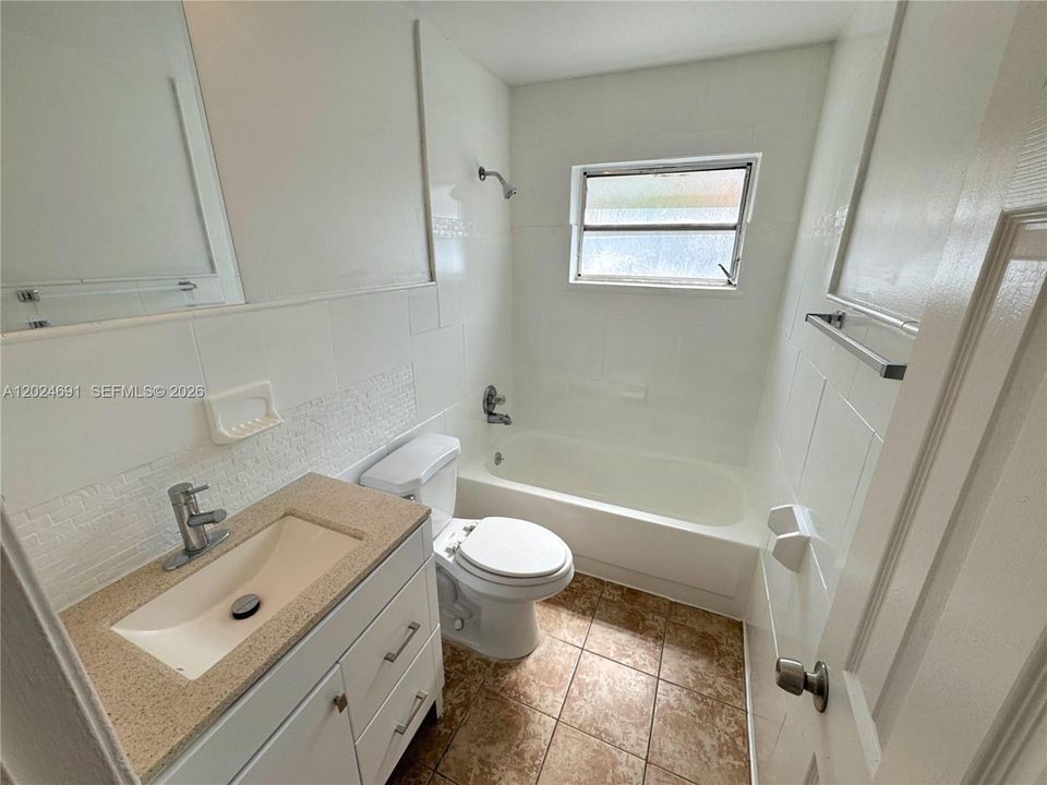 В аренду: $2,495 (3 спален, 1 ванн, 1284 Квадратных фут)
