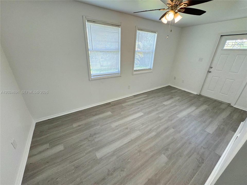 В аренду: $2,495 (3 спален, 1 ванн, 1284 Квадратных фут)