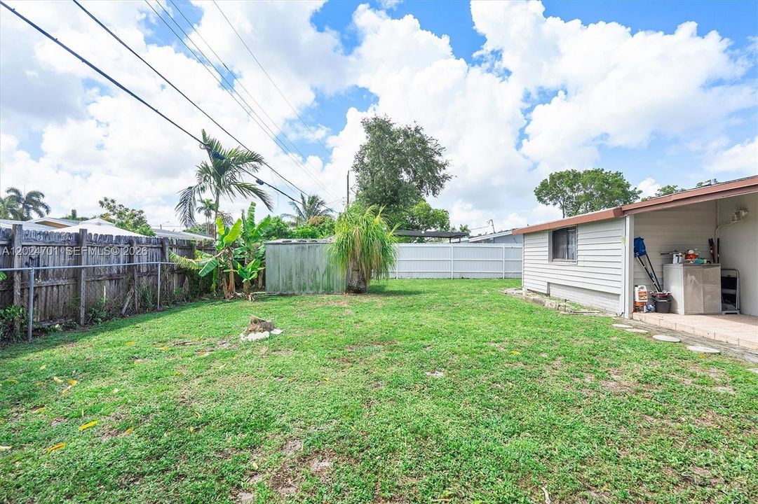 Active With Contract: $350,000 (2 beds, 1 baths, 1048 Square Feet)