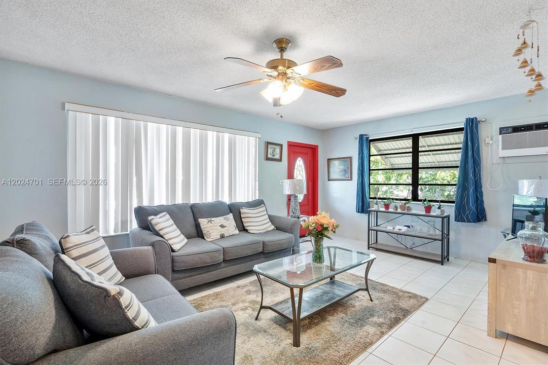Active With Contract: $350,000 (2 beds, 1 baths, 1048 Square Feet)