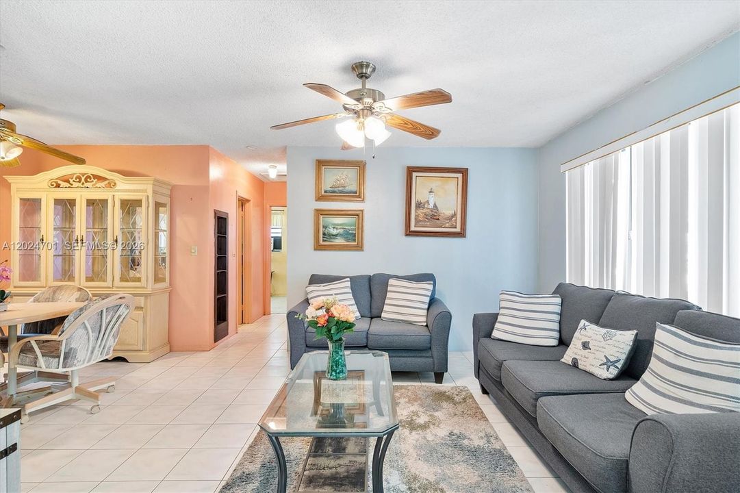 Active With Contract: $350,000 (2 beds, 1 baths, 1048 Square Feet)