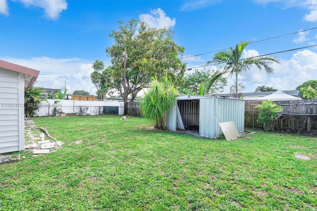 Active With Contract: $350,000 (2 beds, 1 baths, 1048 Square Feet)