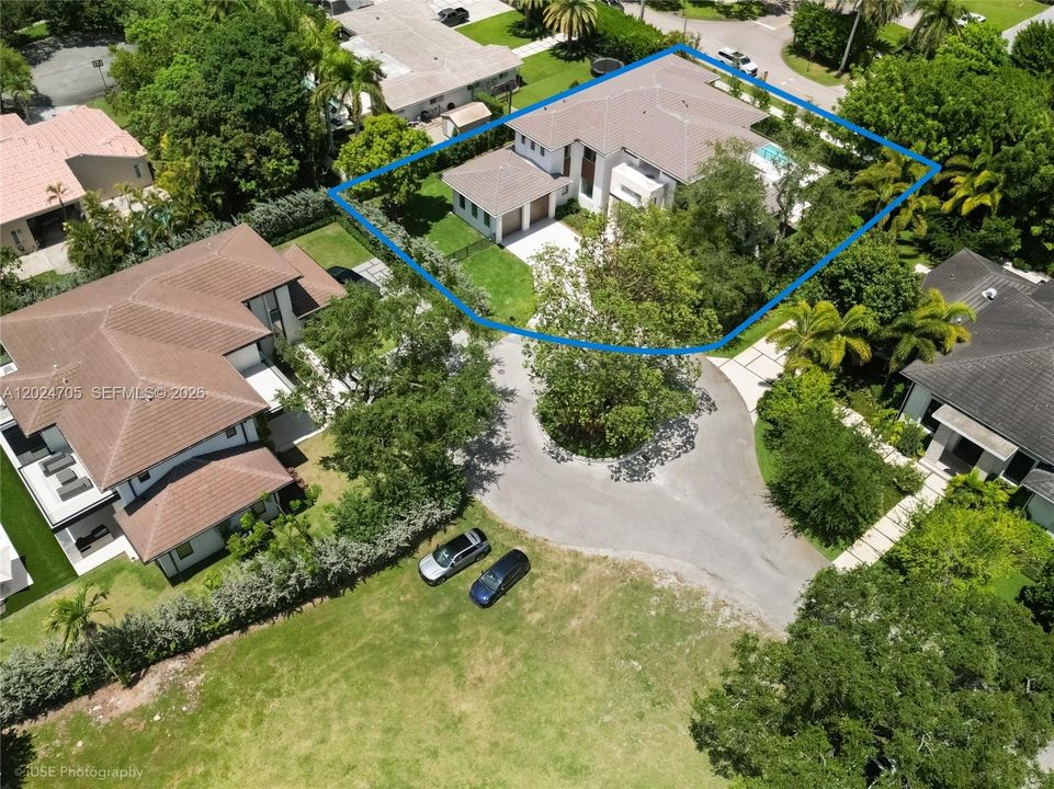 For Sale: $6,250,000 (6 beds, 5 baths, 5200 Square Feet)