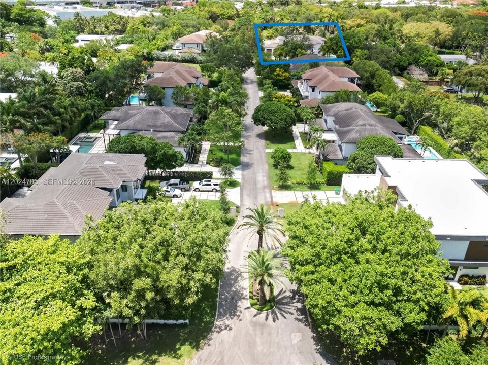 For Sale: $6,250,000 (6 beds, 5 baths, 5200 Square Feet)