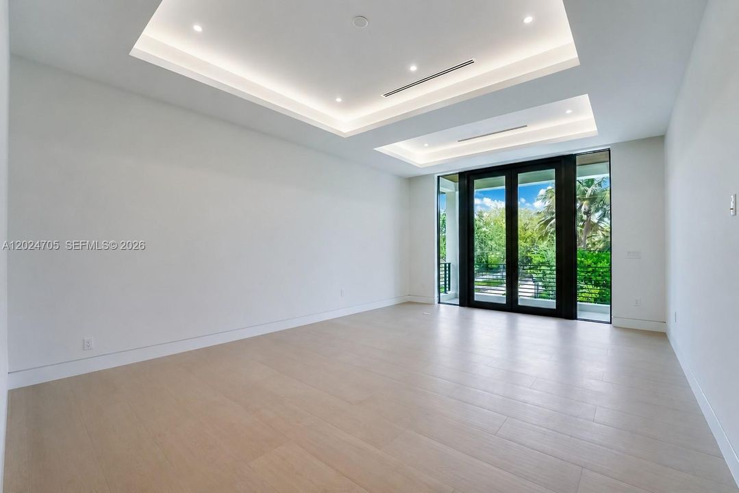 For Sale: $6,250,000 (6 beds, 5 baths, 5200 Square Feet)