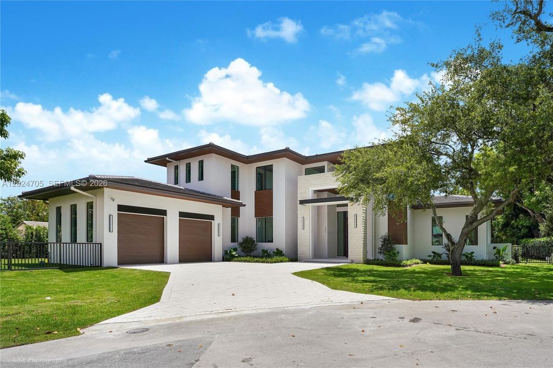 For Sale: $6,250,000 (6 beds, 5 baths, 5200 Square Feet)