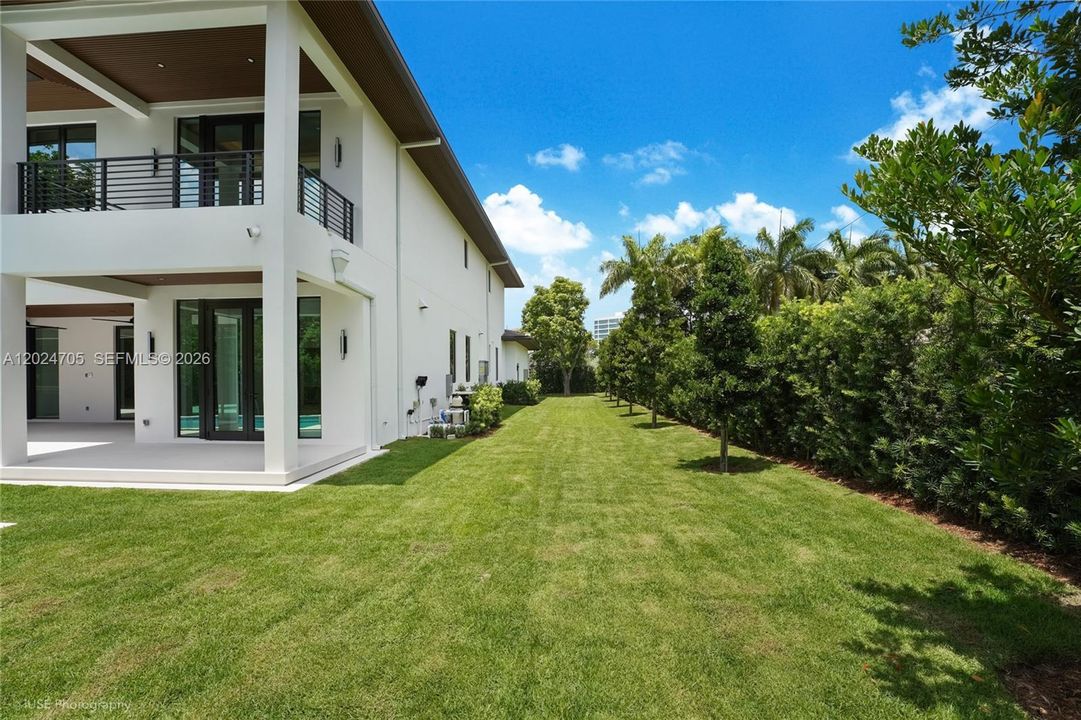 For Sale: $6,250,000 (6 beds, 5 baths, 5200 Square Feet)