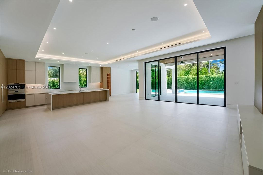 For Sale: $6,250,000 (6 beds, 5 baths, 5200 Square Feet)