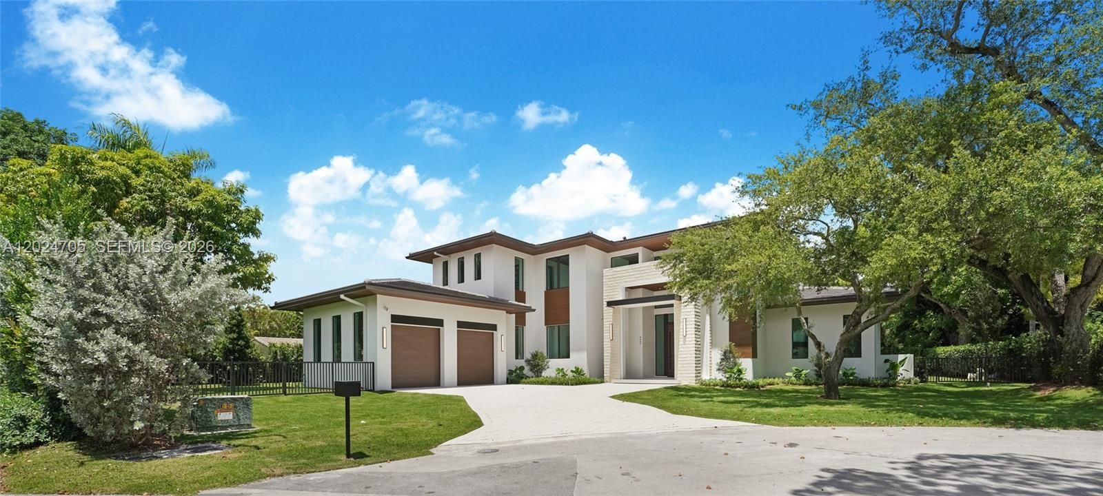 For Sale: $6,250,000 (6 beds, 5 baths, 5200 Square Feet)