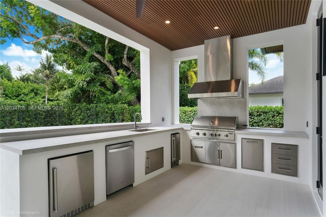 For Sale: $6,250,000 (6 beds, 5 baths, 5200 Square Feet)