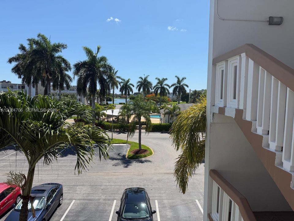 For Rent: $1,680 (1 beds, 1 baths, 738 Square Feet)