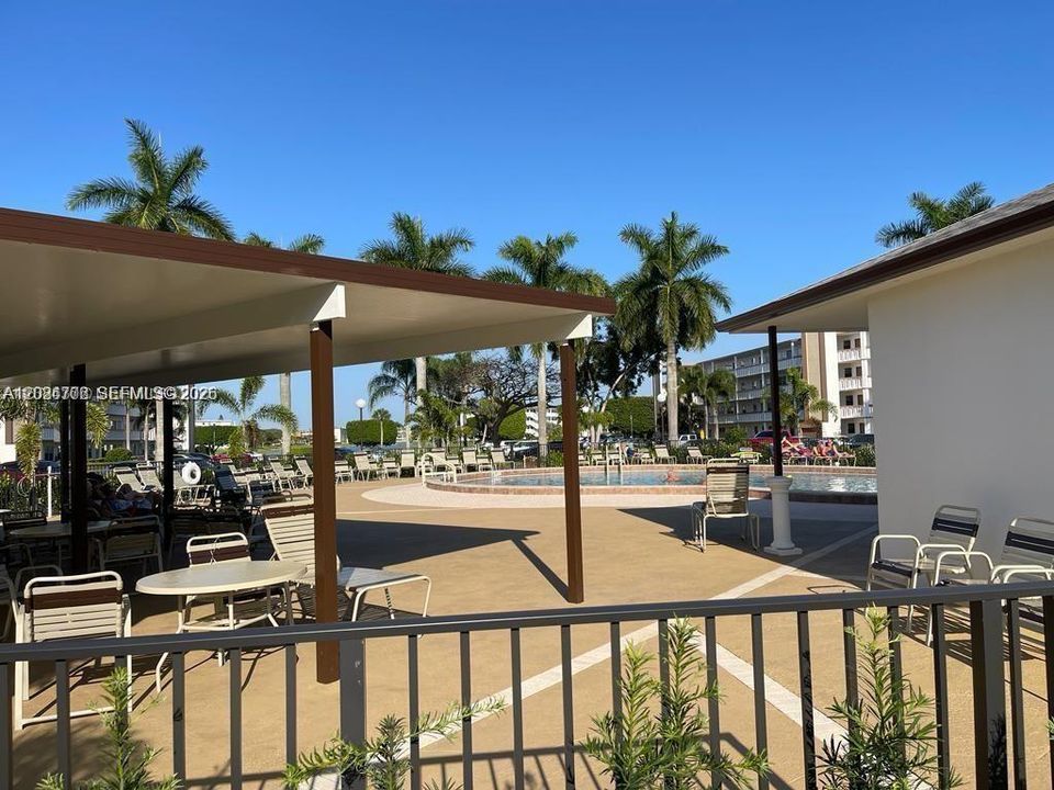 For Rent: $1,680 (1 beds, 1 baths, 738 Square Feet)