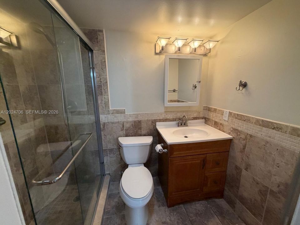 For Rent: $1,680 (1 beds, 1 baths, 738 Square Feet)