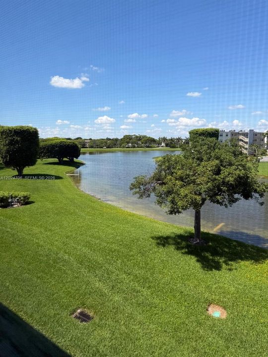 For Rent: $1,680 (1 beds, 1 baths, 738 Square Feet)