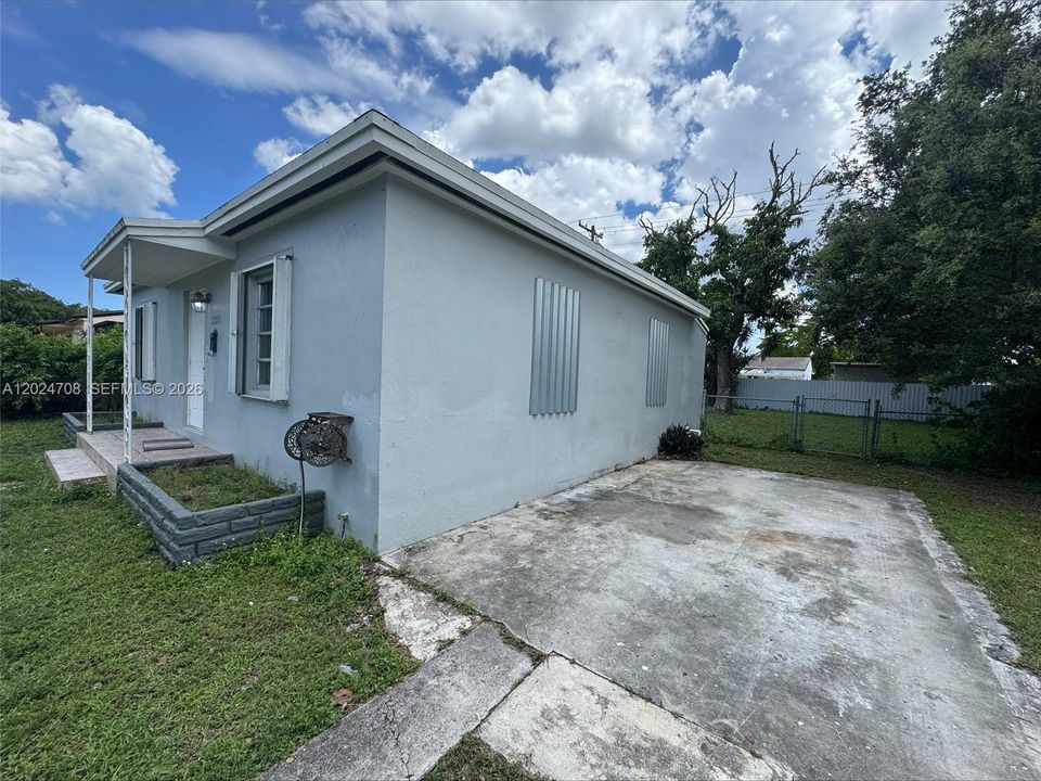 В аренду: $2,450 (2 спален, 1 ванн, 792 Квадратных фут)