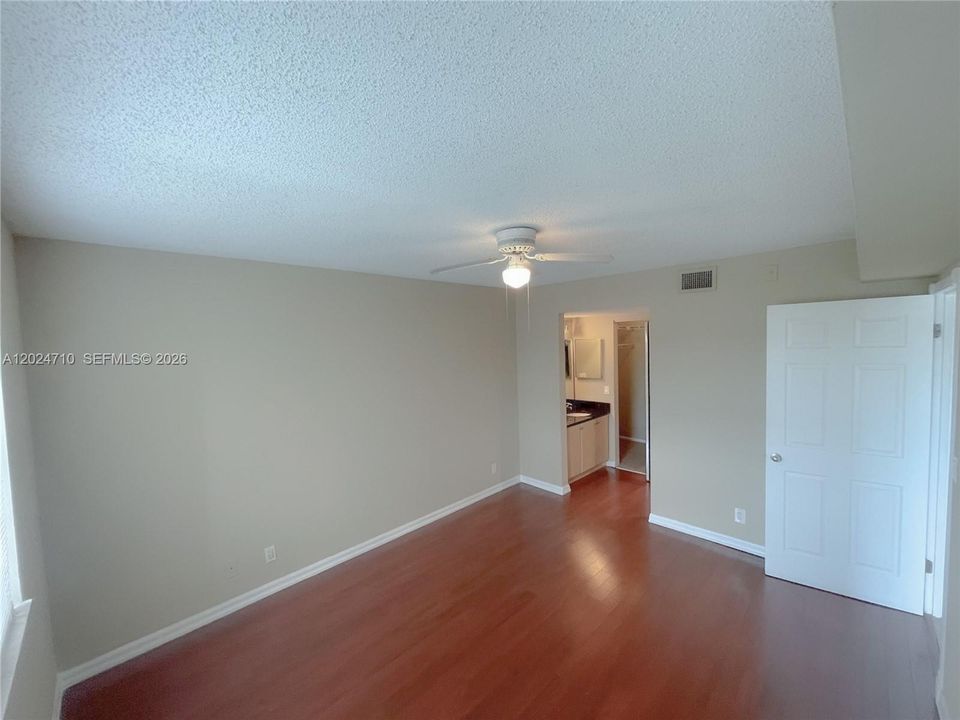 For Rent: $1,950 (2 beds, 2 baths, 1020 Square Feet)