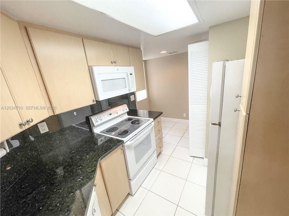 For Rent: $1,950 (2 beds, 2 baths, 1020 Square Feet)