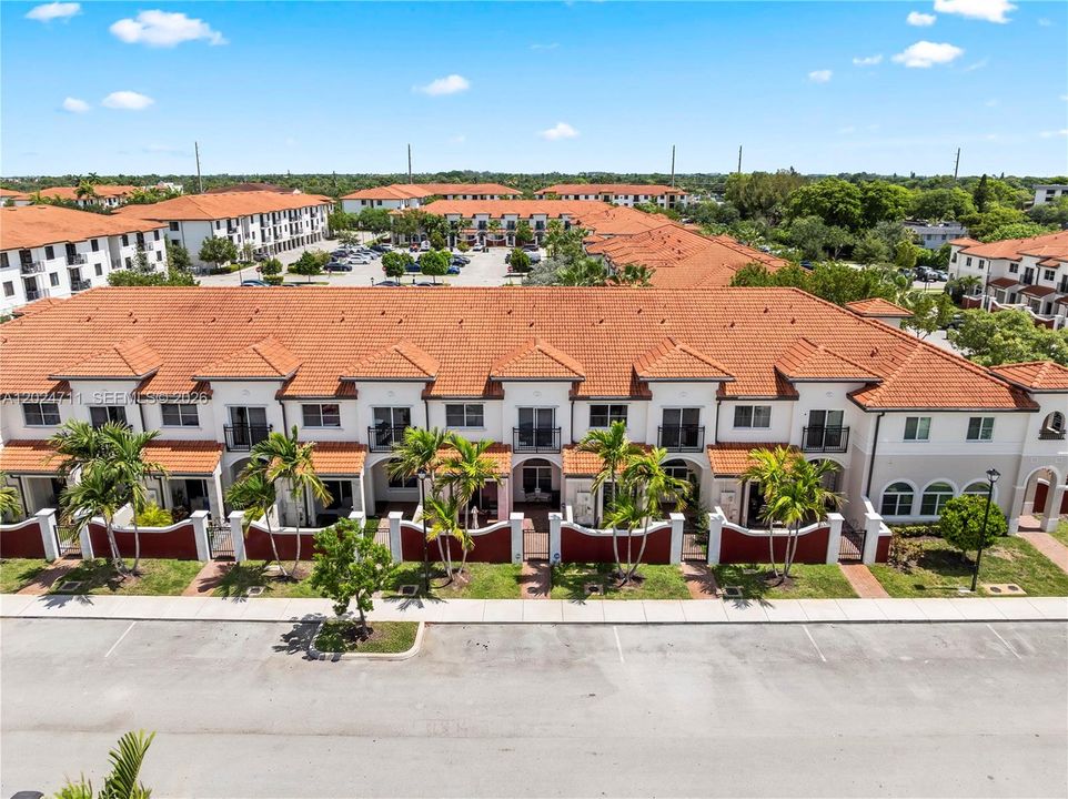 En Venta: $325,000 (2 camas, 2 baños, 1104 Pies cuadrados)