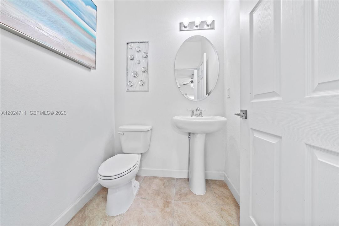 En Venta: $325,000 (2 camas, 2 baños, 1104 Pies cuadrados)