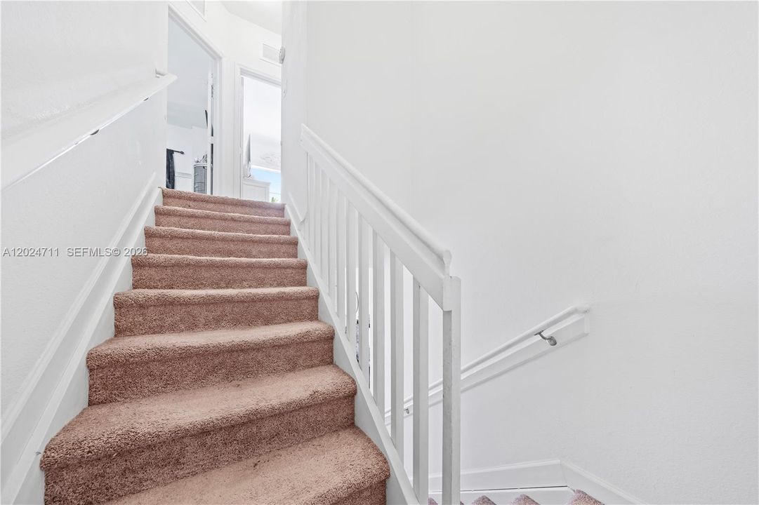 En Venta: $325,000 (2 camas, 2 baños, 1104 Pies cuadrados)