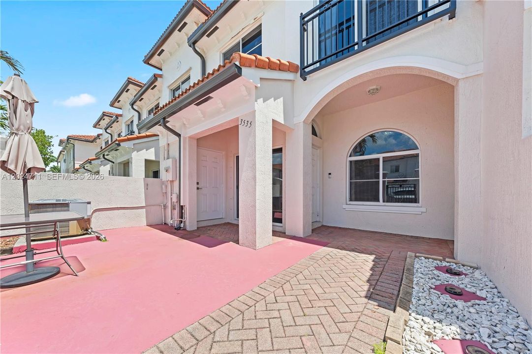 En Venta: $325,000 (2 camas, 2 baños, 1104 Pies cuadrados)