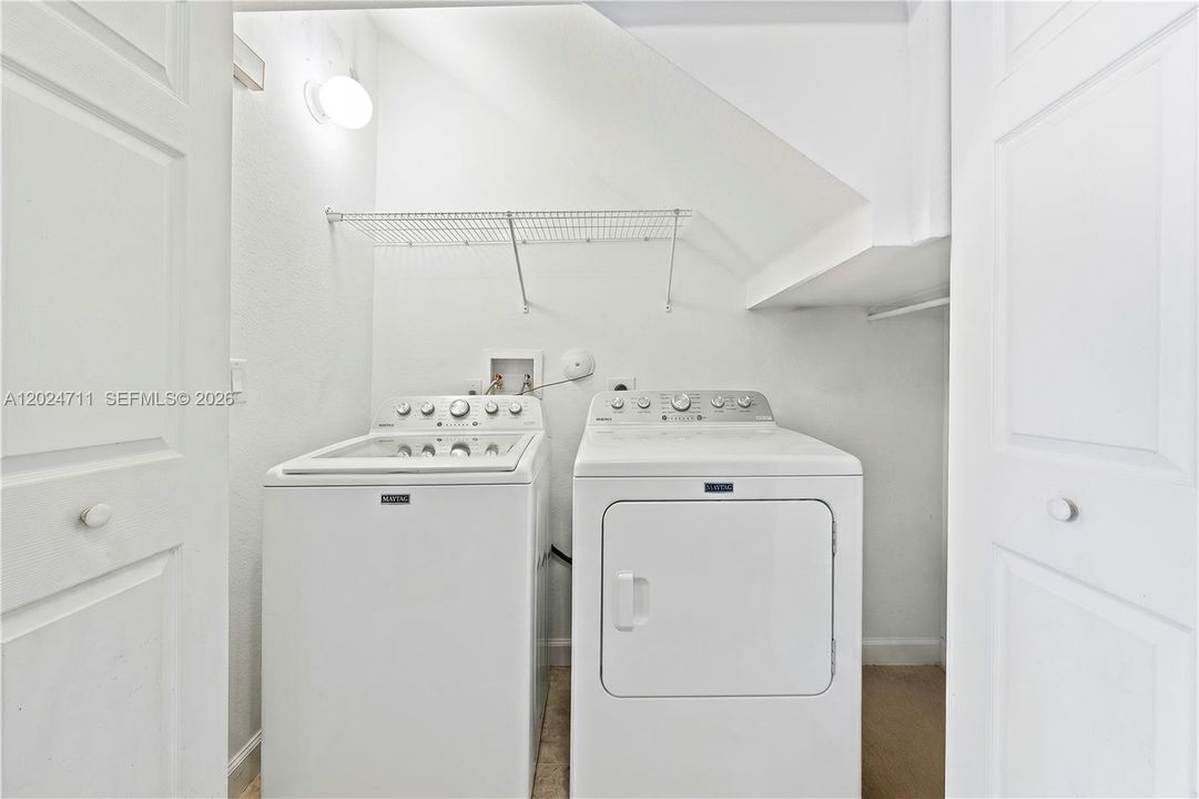 En Venta: $325,000 (2 camas, 2 baños, 1104 Pies cuadrados)