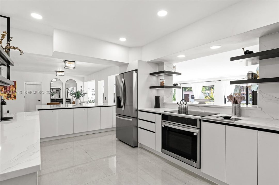 For Sale: $2,150,000 (6 beds, 5 baths, 3633 Square Feet)