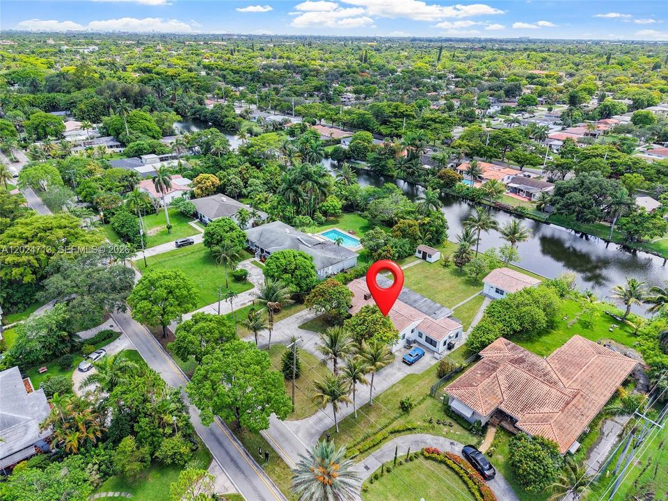 For Sale: $2,150,000 (6 beds, 5 baths, 3633 Square Feet)