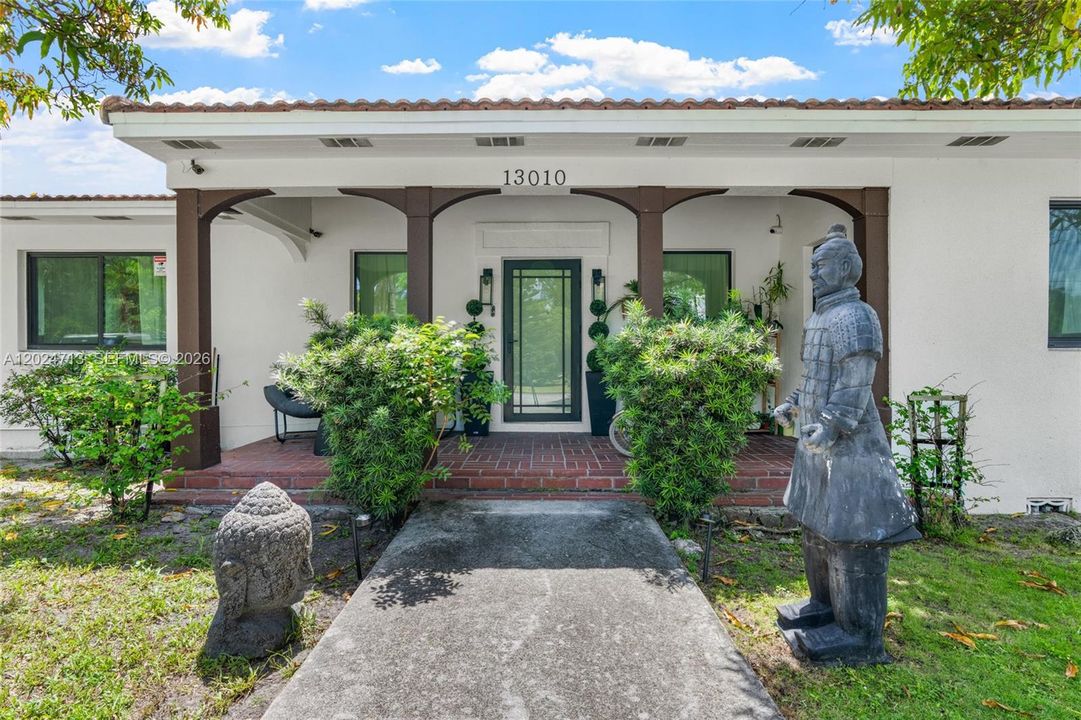For Sale: $2,150,000 (6 beds, 5 baths, 3633 Square Feet)