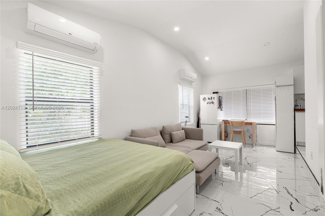 For Sale: $2,150,000 (6 beds, 5 baths, 3633 Square Feet)