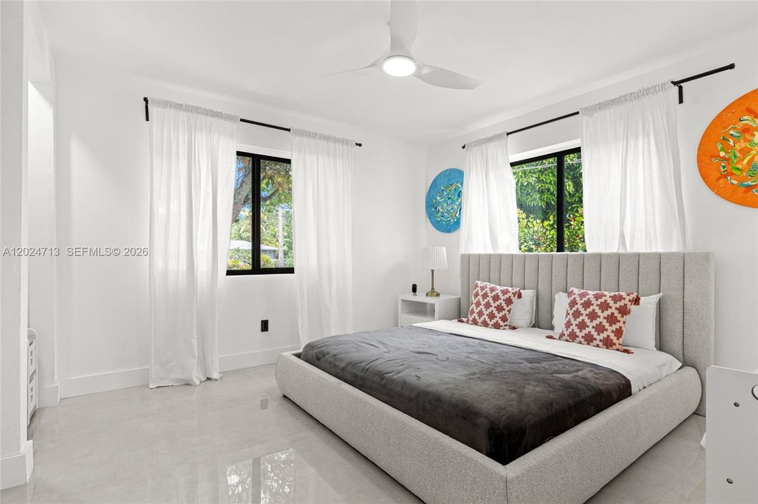 For Sale: $2,150,000 (6 beds, 5 baths, 3633 Square Feet)