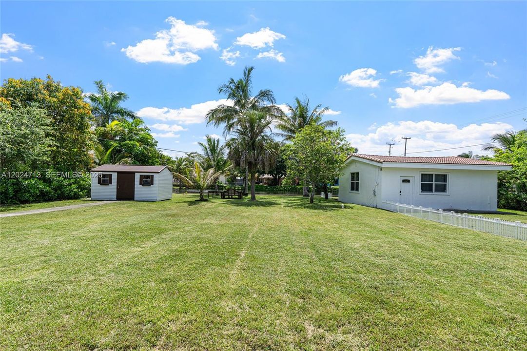 For Sale: $2,150,000 (6 beds, 5 baths, 3633 Square Feet)