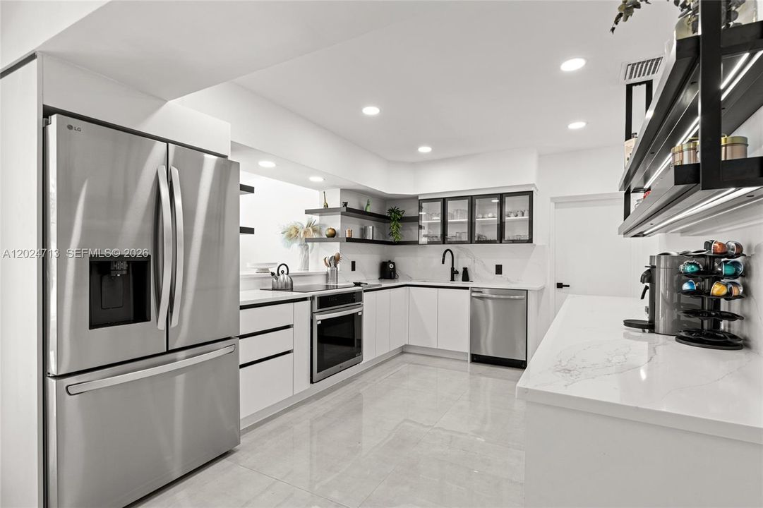 For Sale: $2,150,000 (6 beds, 5 baths, 3633 Square Feet)