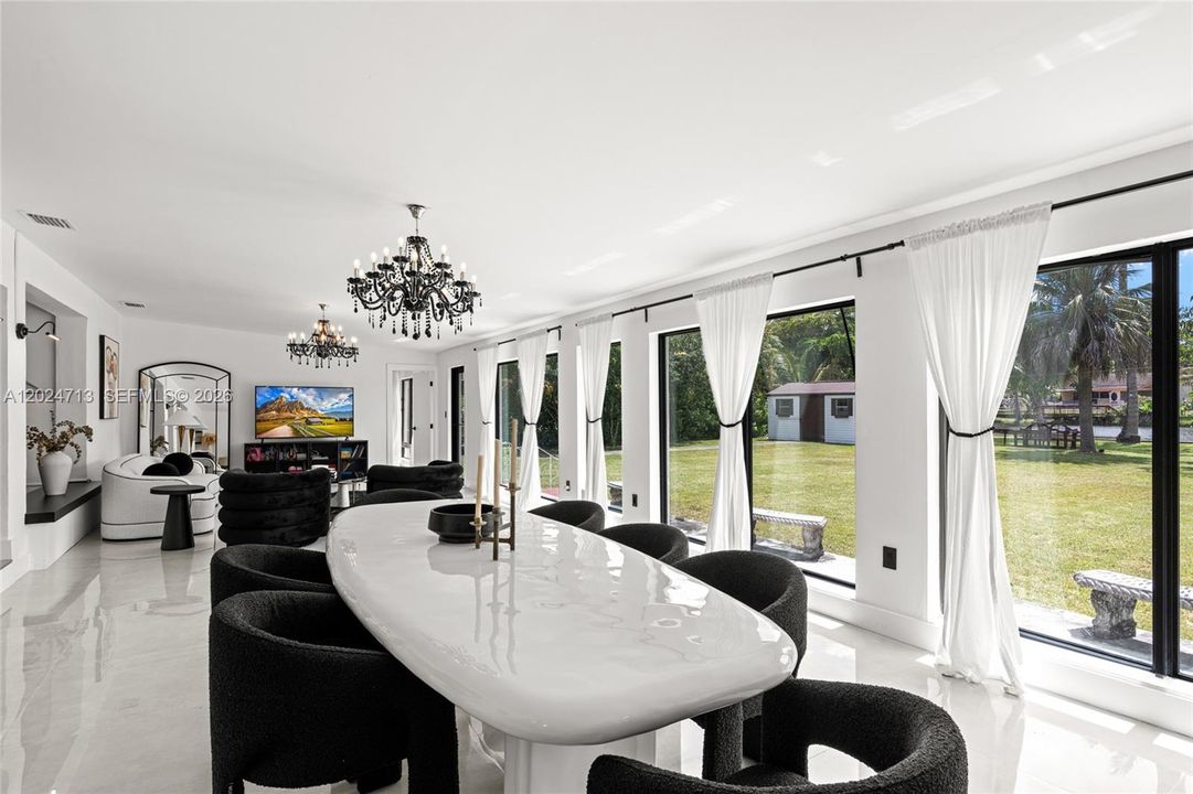 For Sale: $2,150,000 (6 beds, 5 baths, 3633 Square Feet)