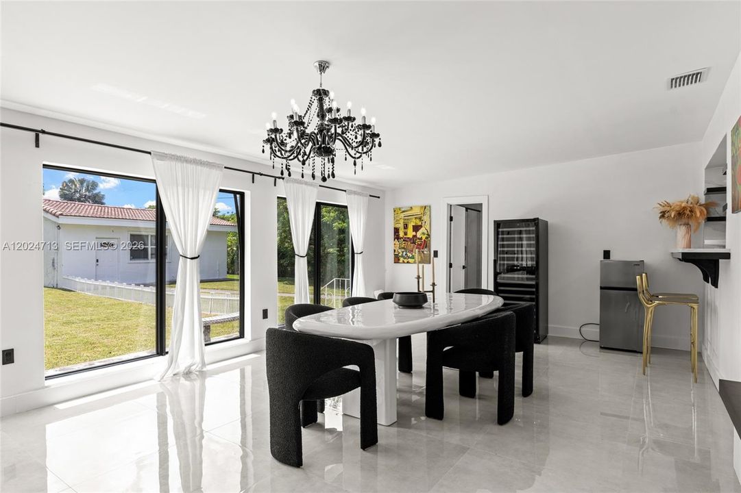 For Sale: $2,150,000 (6 beds, 5 baths, 3633 Square Feet)