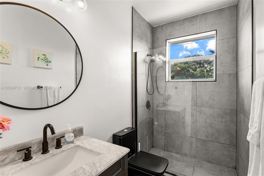 For Sale: $2,150,000 (6 beds, 5 baths, 3633 Square Feet)
