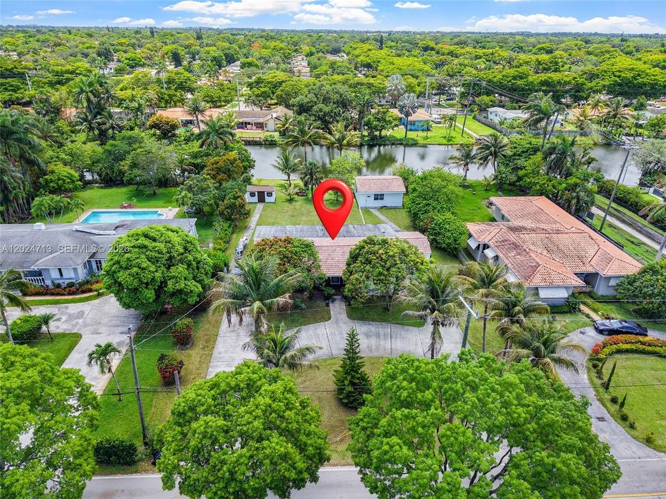 For Sale: $2,150,000 (6 beds, 5 baths, 3633 Square Feet)