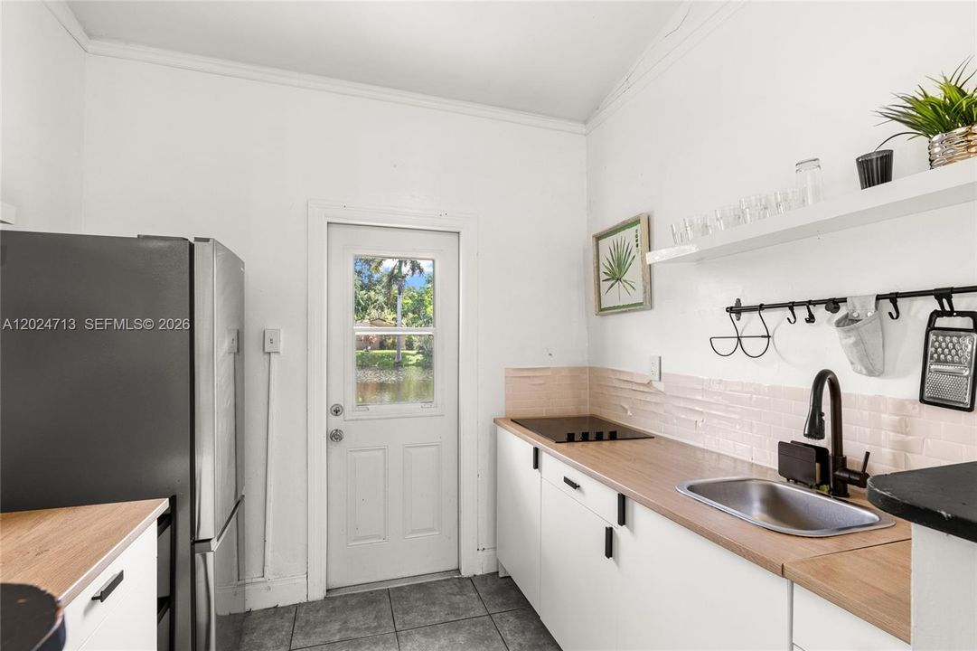 For Sale: $2,150,000 (6 beds, 5 baths, 3633 Square Feet)