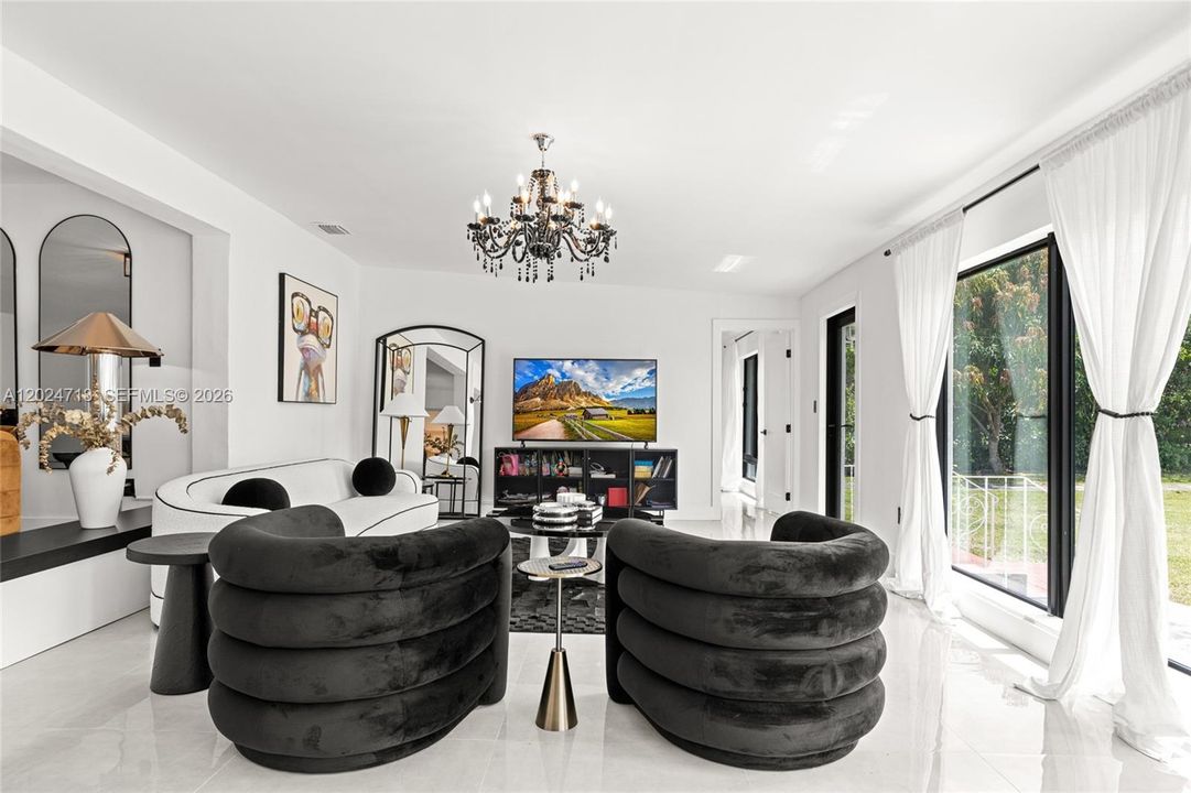 For Sale: $2,150,000 (6 beds, 5 baths, 3633 Square Feet)