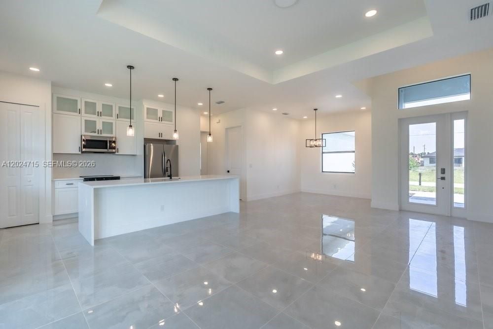 Entry/DR/Kitchen
