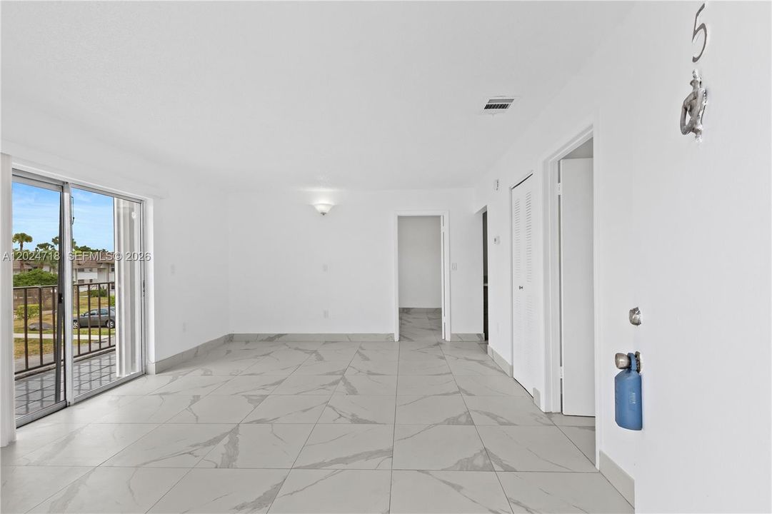 В аренду: $2,175 (2 спален, 2 ванн, 812 Квадратных фут)