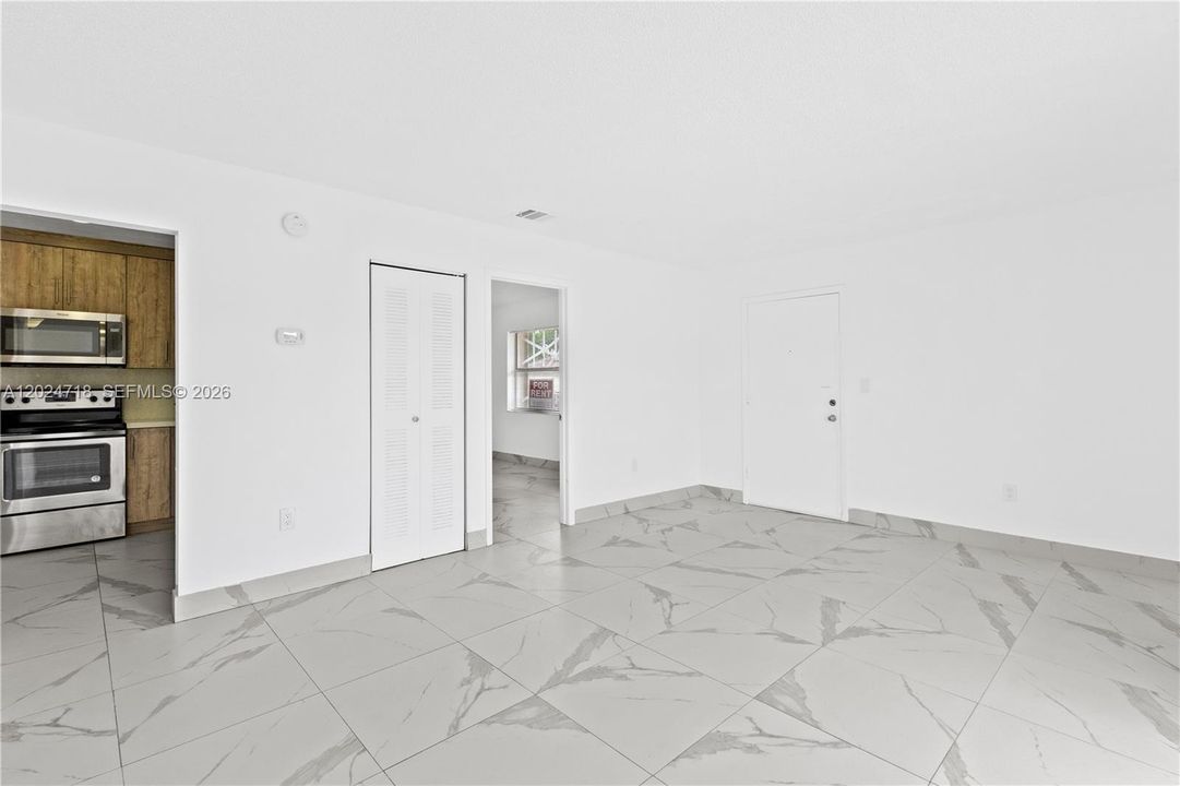 В аренду: $2,175 (2 спален, 2 ванн, 812 Квадратных фут)